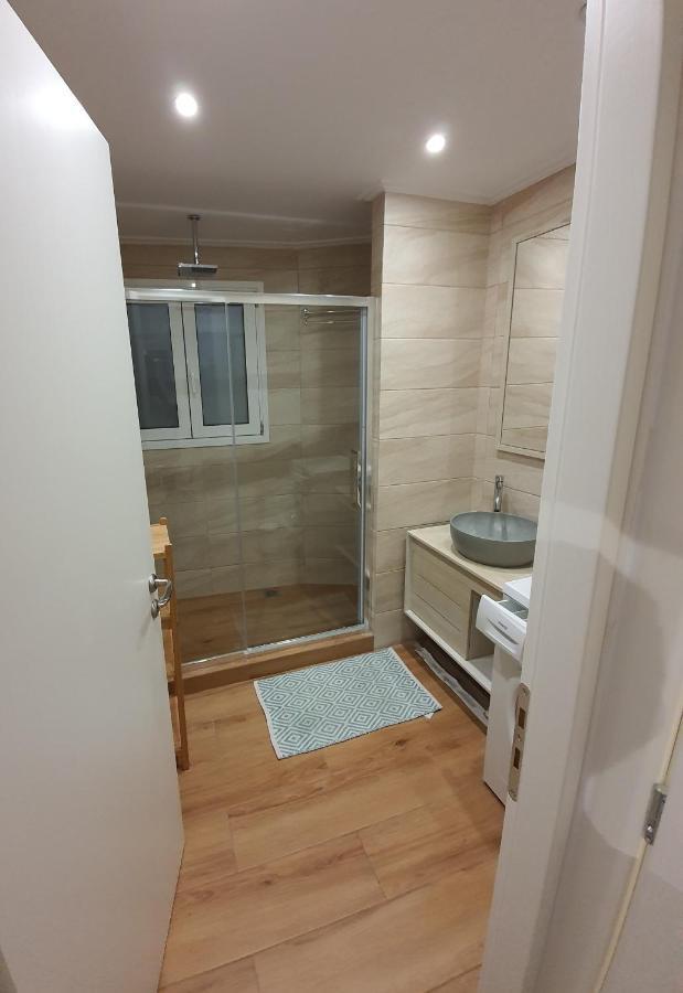 Seaview Apartment In Theheart Of Loutraki Екстериор снимка