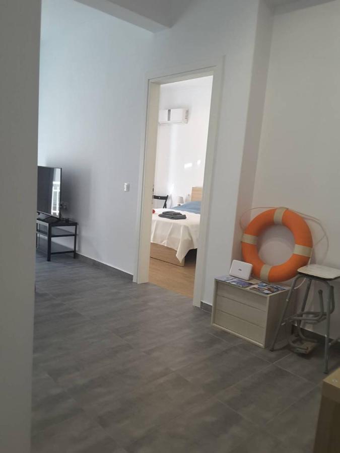 Seaview Apartment In Theheart Of Loutraki Екстериор снимка