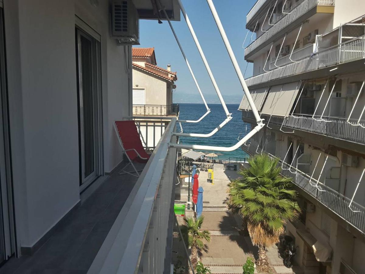 Seaview Apartment In Theheart Of Loutraki Екстериор снимка